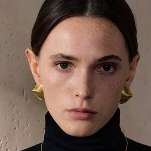 Gold Textured Seashell Statement Earrings – PVD Plated Stainless Steel